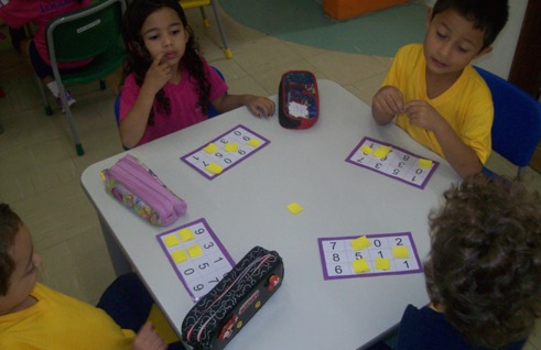 Contando fichas, aprendendo contagem cores transparentes com bolsa – jogo  para jogos grangrupo, noite jogos, salão bingo e atividades educativas  Fengr-au