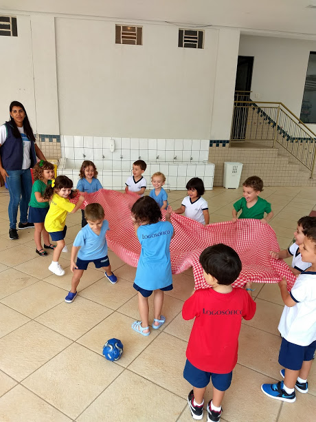  Futebol e as Brincadeiras de Bola, O: A Familia dos